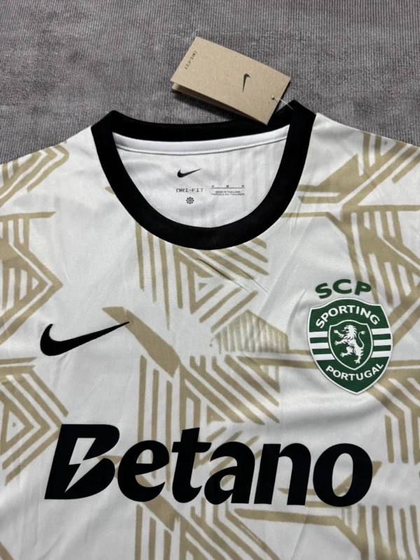 25/26 Sporting CP Special - Gold Geometric