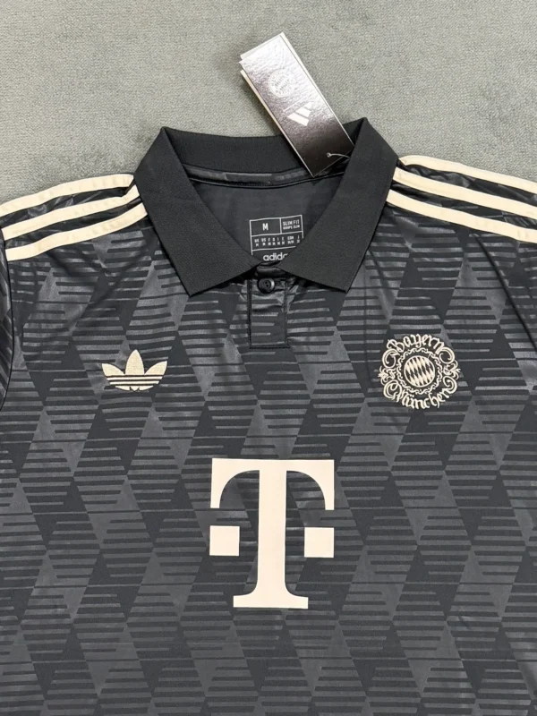25/26 Bayern Munich Third - Obsidian Trefoil