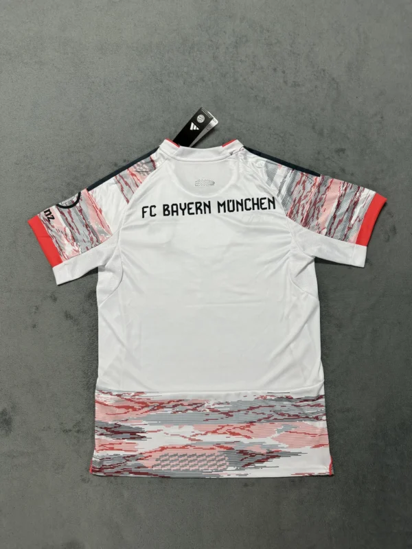 25/26 Bayern Munich Away - Glitch Graphic