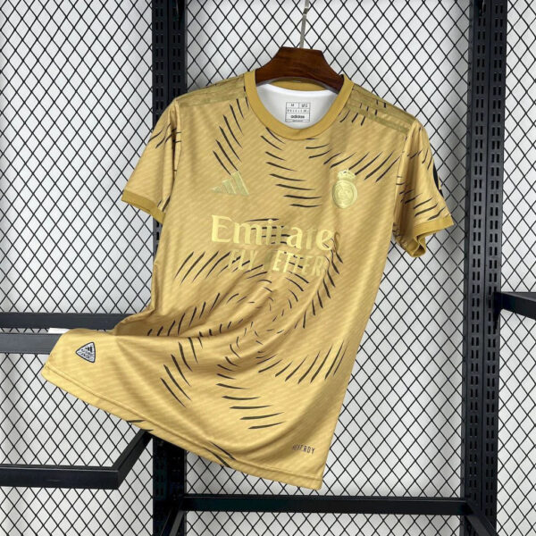 IMG_0552.jpg Real Madrid Gold Jersey