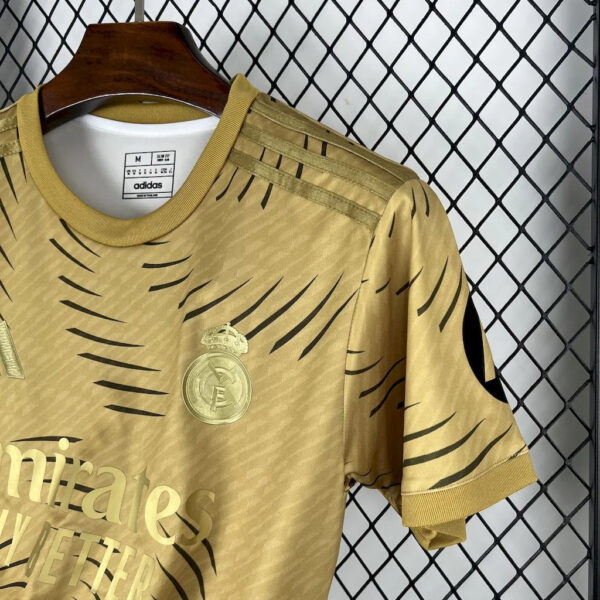 IMG_0555.jpg Real Madrid Gold Jersey