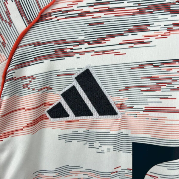 IMG_6542.jpg Bayern 2025/2026 Away Jersey